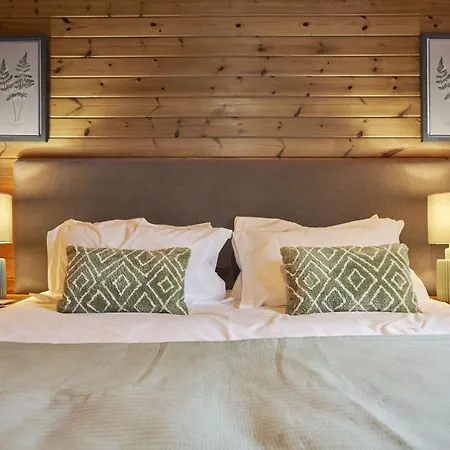 Dunnock With Hot-tub Carlisle (Cumbria)