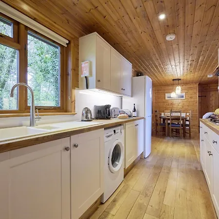 Dunnock With Hot-tub 卡莱尔