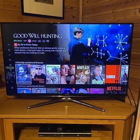 بيت للعطل Dunnock With Hot-tub