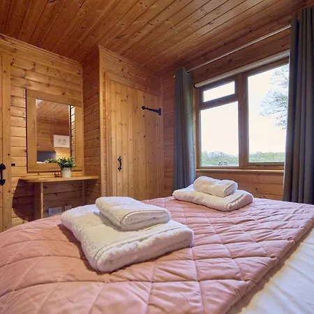 Dunnock With Hot-tub بيت للعطل *